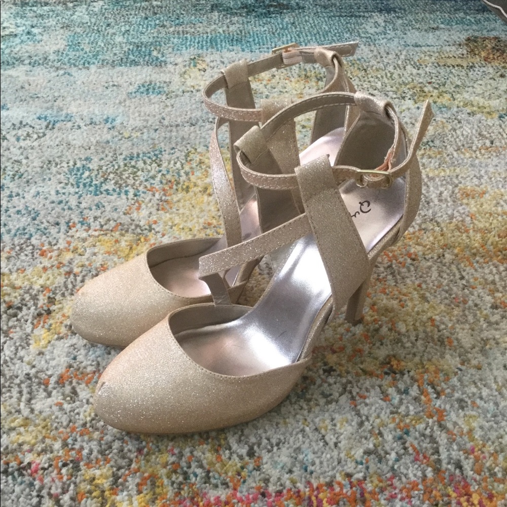Gorgeous sparkly gold Qupid heels